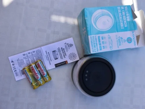 V16 DGT Approved Emergency Beacon  - Baliza V16 + Funda + Cargador + Ventosa photo review